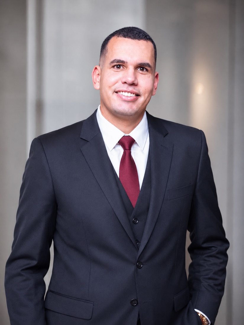 Dr. Edison Martins, advogado, de terno
